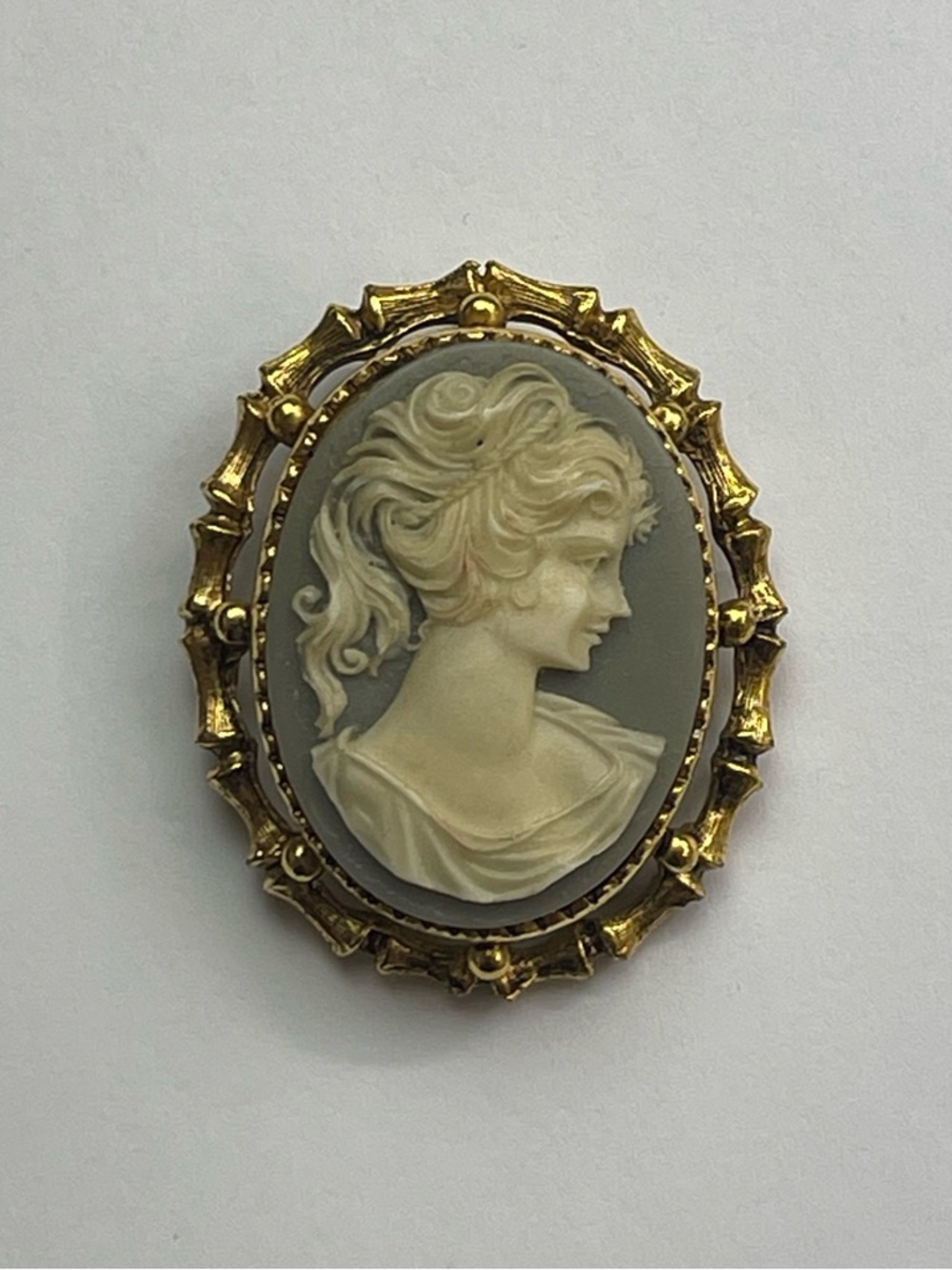 Vintage Oval Cameo Brooch Pendant in Cream and Blue with Gold Frame